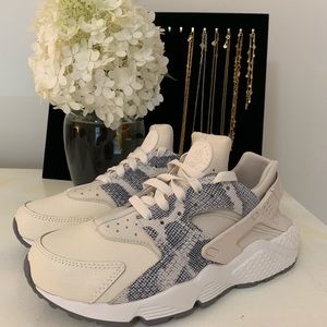 Nike Huarache - Brand New